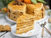 Класичний торт готується із простих інгредієнтів