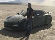 Ломаченко прогнал Porschе по озеру в Калифорнии (Видео)