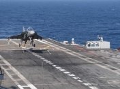 Перспективный индийский истребитель впервые сел на авианосец (Видео)