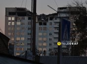 Поврежденная многоэтажка в Киеве