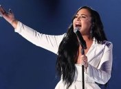 Певица Деми Ловато сделала селфи без макияжа