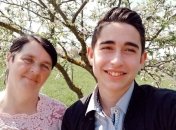 Победитель "Голоса країни" посвятил больной маме трогательную песню