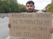 В Крыму проходят пикеты в защиту крымских татар: есть задержанные