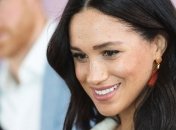 Особые украшения: Меган Маркл надела символичные аксессуары на интервью