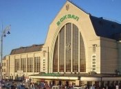 Опять бомба: В Киеве эвакуируют людей с Центрального ЖД вокзала