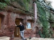 У настоящего мужчины должна быть своя крутая пещера (Фото)