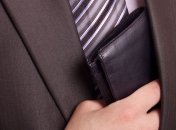 В Великобритании мужчине через 35 лет вернули утерянный кошелек 