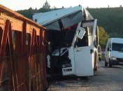 На Прикарпатье автобус врезался в опору моста, есть пострадавшие