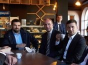 Зеленский выпил кофе в кафе в Хмельницком