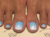 Педикюр 2019: романтичный голубой нейл-арт