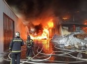 Пламя быстро распространялось