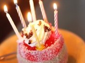 С Днем рождения: оригинальные поздравления в стихах и открытках на 13 мая