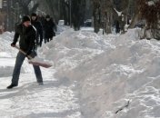 На борьбу с снегом в Киеве пустили более 250 единиц техники