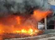 Большой пожар парализовал центр Киева: фото, видео и карта пробок