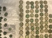 Украинские археологи нашли два килограмма серебряных монет в Киеве 