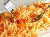 Салат можно есть как самостоятельное блюдо или завернуть в лаваш