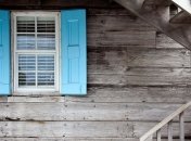 На Тернопільщині п’яний чоловік помер у вікні власного будинку