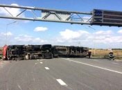 На Ривненщине перевернувшаяся фура заблокировала трассу "Киев-Чоп" 