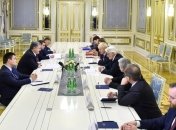 Порошенко обсудил с главами МИД Британии и Польши санкции против России