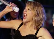 Тейлор Свифт выпускает новые треки на "iTunes"