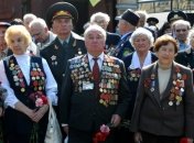 Азаров пообещал увеличение пенсий ветеранам ВОВ в 2013 году