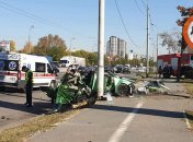 Смертельно ДТП в столице: автомобиль врезался столб, есть пострадавшие