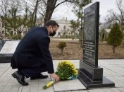 Пресс-служба Зеленского странно похвасталась его вакцинацией: в сети указали на ляп