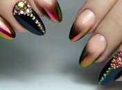 Маникюр 2020: потрясающие идеи дизайна ногтей со стразами (Фото)