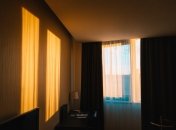 Простий спосіб вичистити штори від пилу без прання