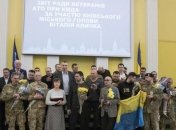 Кличко вручил ключи от квартир ветеранам АТО