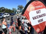 Очередь за вакциной и сосиской