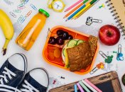 Перекусы в школу: что положить, а от чего лучше отказаться