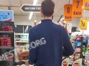 В Запорожье в супермаркете охранник открыл стрельбу из винтовки по воробьям