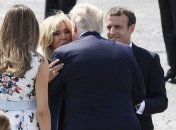 Фирменное рукопожатие: жена Макрона отомстила Трампу за мужа