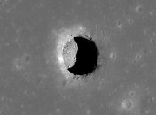 В пещерах на Луне можно будет строить колонии