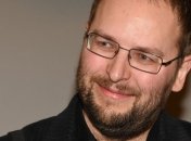 Пока певица Максим лежит в реанимации на ИВЛ, умер ее близкий друг и автор клипов