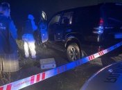 Незнакомцы силой остановили автомобиль, а после напали на водителя и пассажирку