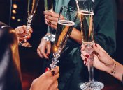 Простий спосіб відмити келихи зі скла