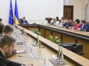 Гройсман: Мы готовы выделить средства на внедрение новых программ и предметов в школах