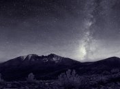 Галактика Млечный путь активно притягивает космические газы