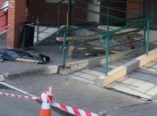 Смерть наступила мгновенно: в Киеве девушка упала из окна многоэтажки (фото)