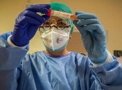 ЕС намерен ускорить разработку вакцины от COVID-19: снимает ограничения на применение ГМО 