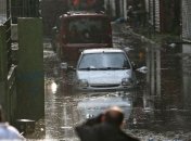 Непогода в Стамбуле: улицы и метро затоплены, авиарейсы отменены