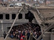 Українці під зруйнованим в Ірпені мостом ховалися від обстрілів російських загарбників