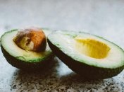 Авокадо смачний сам собою і гармонує з іншими продуктами