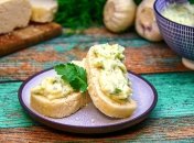 Масло с удивительным ароматом чеснока и свежей зелени