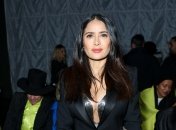 Сальма Хайек в черном