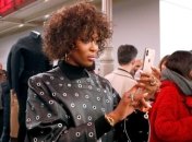 В коже и заклепках: эффектный выход Наоми Кэмпбелл