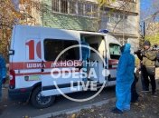 Женщину, завалившую дом мусором, забрали врачи