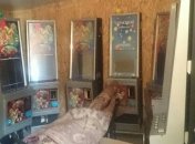 В Черниговской области местный житель хранил у себя наркотики и игровые автоматы